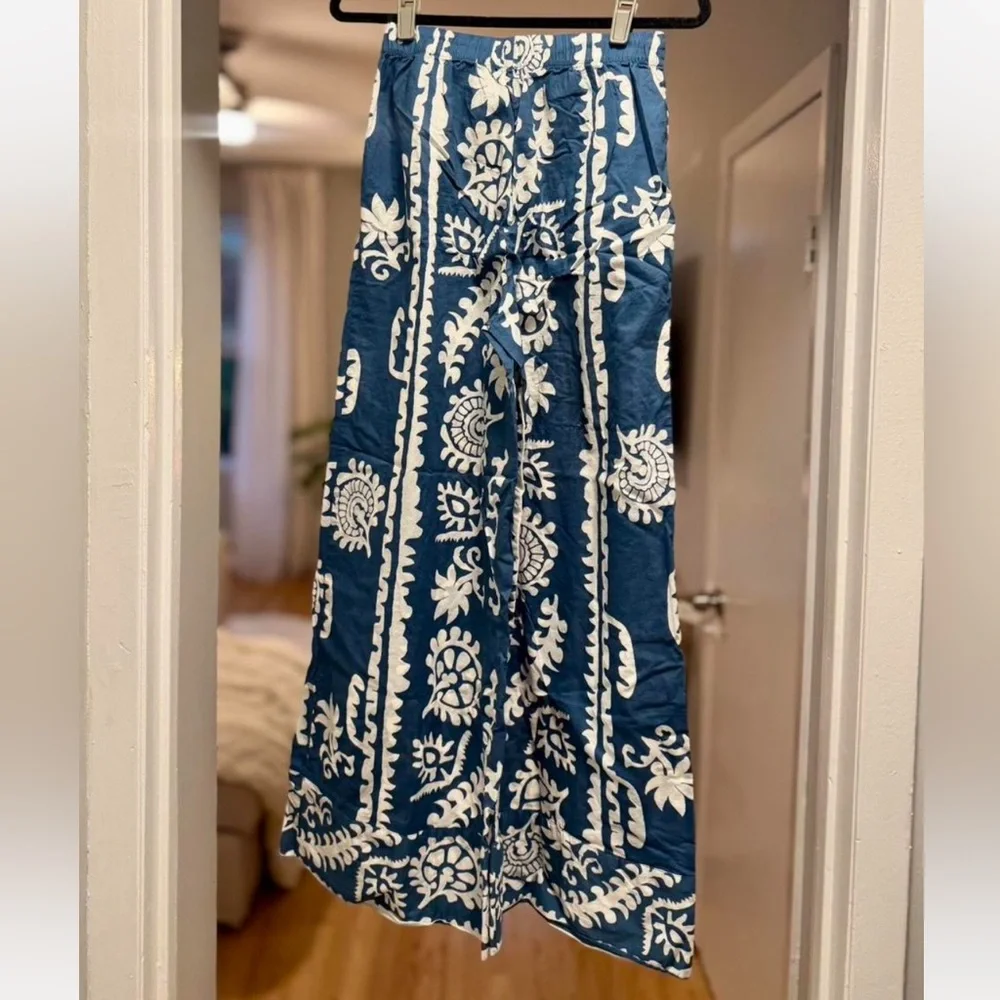 Blue & White Printed Wide Leg Pants - Picture 7 of 8